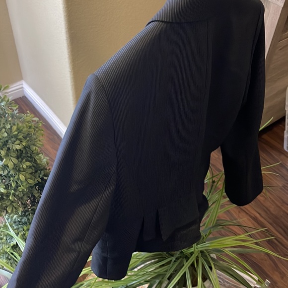 TAHARI Blazer Size 8P - Picture 10 of 10